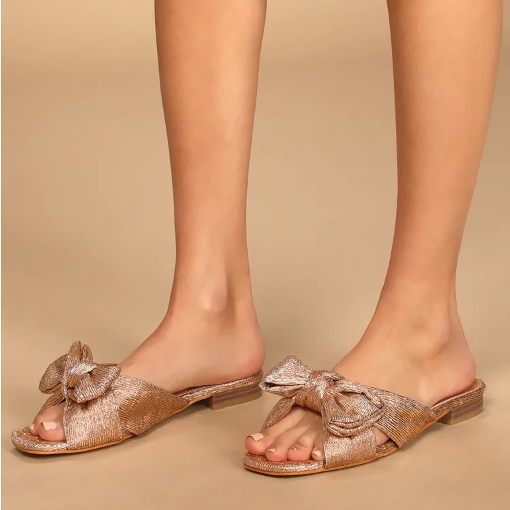 NWOT Lulus Lortho Rose Gold Metallic Pleated Bow Slide Sandals